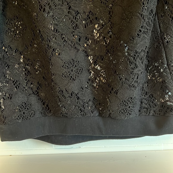 Beautiful crochet style 3/4 length top - Picture 6 of 7